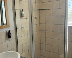 IMG_7192.jensuie bathroompeg IMG_7192.jensuie bathroompeg